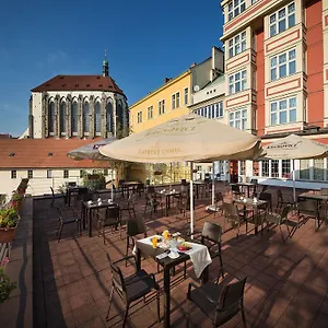 Ea Julis Otel