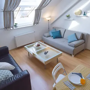 Modern Opatovická Apartmán